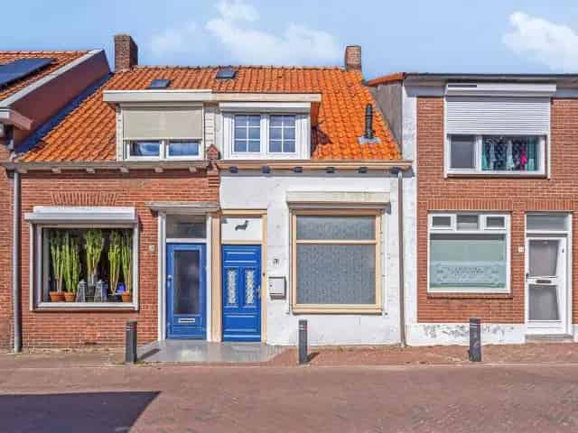 Tussenwoning Steenbergen renovatieproject 79m²