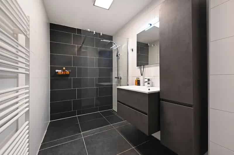 Semi-bungalow te koop Bergschenhoek: 113m², 2 slaapkamers, moderne badkamer