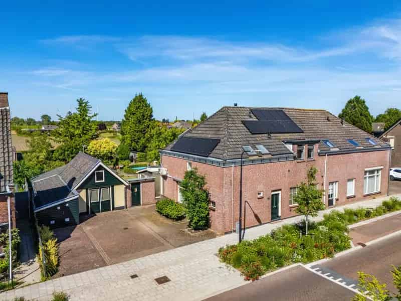 Huis te koop Zutphen Ruime woning Tuin Zwembad Bijgebouw