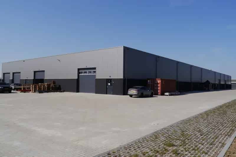 Bedrijfshal te huur 's-Gravendeel 297m2