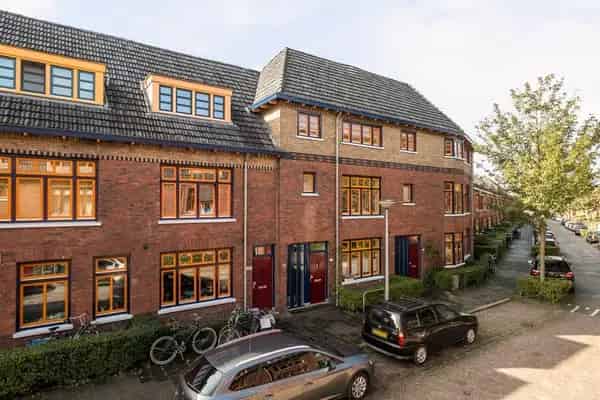 Gerenoveerd gezinshuis Groningen nabij UMCG 4 slaapkamers