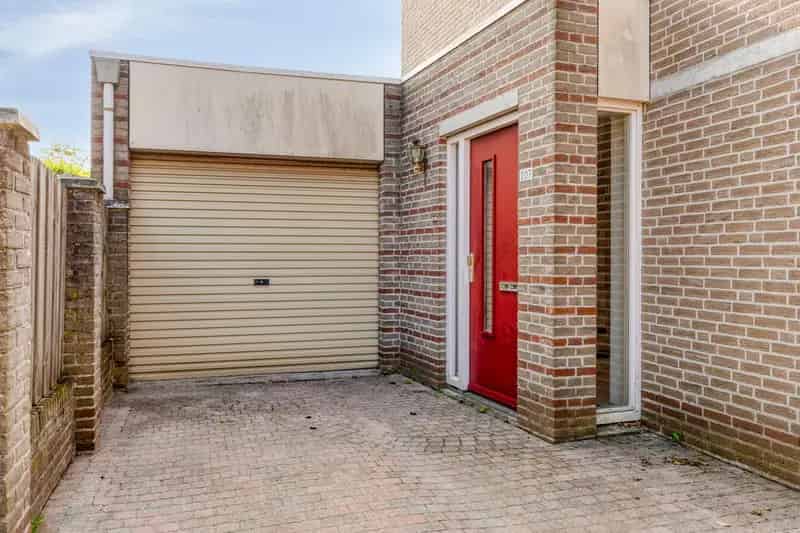 Hoekwoning te koop Veghel Ruime Garage Eigen Oprit