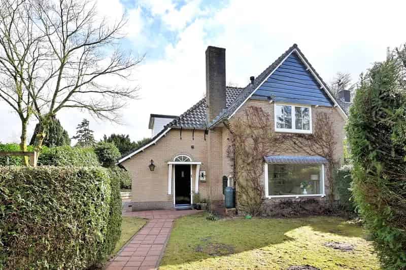 Huis te koop Laren NH Ruime villa met bijgebouw Gouden Driehoek