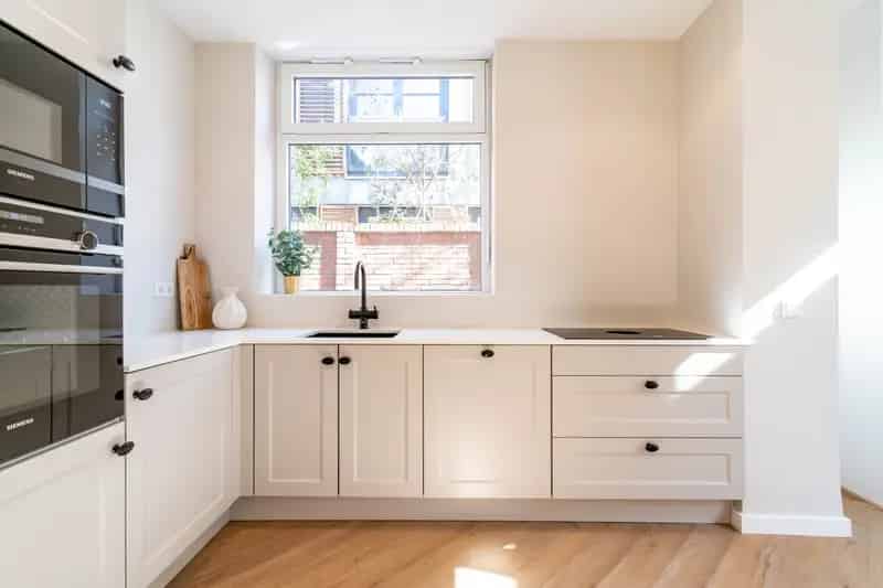 Gerenoveerde Hofjeswoning Archipelbuurt Den Haag 76m2 2 slaapkamers