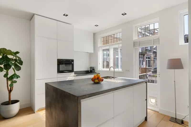 Jaren 30 Dubbele Bovenwoning Rotterdam 105m2 Dakterras Luxe Gerenoveerd