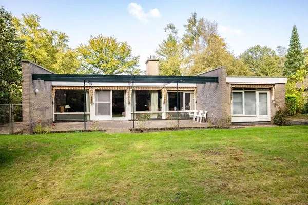 Unieke Bungalow in Zuidwolde met Ruime Tuin en Schitterende Ligging