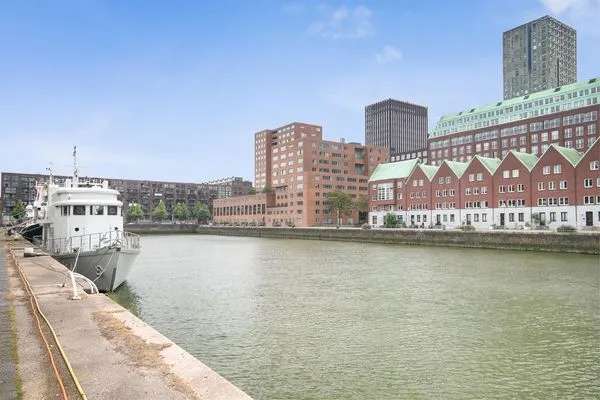 Ruime Gezinswoning op Kop van Zuid met Uitzicht op Maas en Erasmusbrug