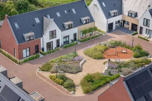 Moderne en Instapklare Woning in Claverveld met Ruime Tuin en Zonnepanelen