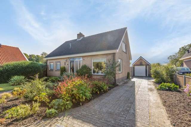 Royale Vrijstaande Semi-bungalow aan het Pekelder Hoofddiep Nieuwe Pekela