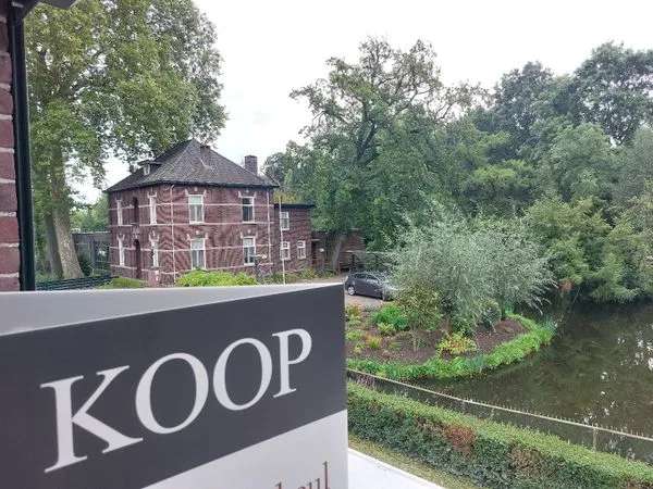 Tussenwoning Te Koop in Weert, Limburg