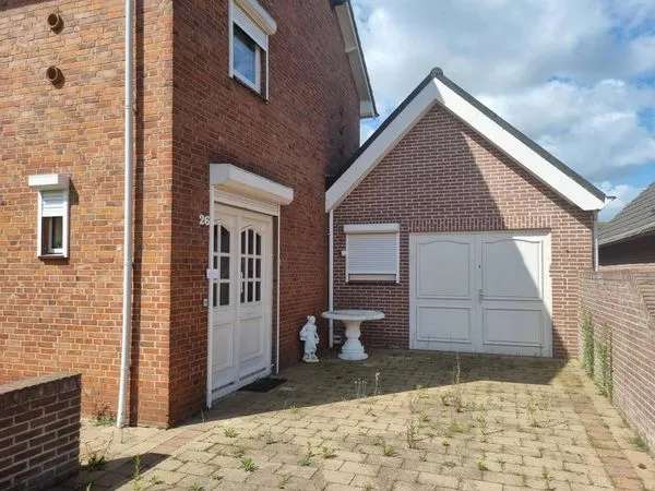 Uitgebouwde hoekwoning in Steenbergen-Zuid met royale inpandige garage