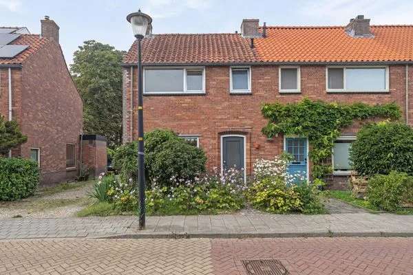 Royale eindwoning met bijgebouw en tuin in Culemborg