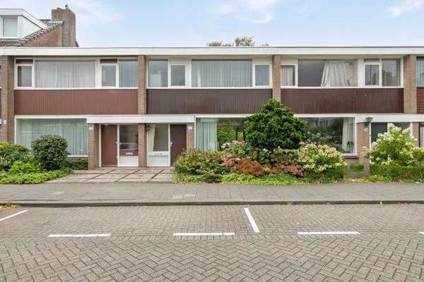 Ruime woning in rustige buurt met tuin en balkon in Het Lage Land Rotterdam