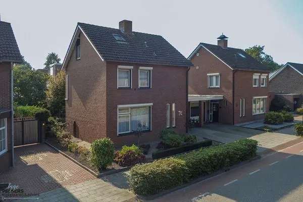 Prachtige Vrijstaande Woning Te Koop in Reuver Met Ruime Mogelijkheden