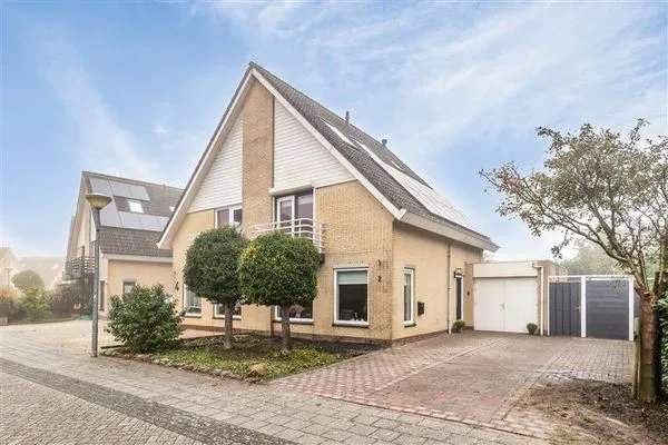 Moderne Twee-onder-een-kap woning aan het water in Kadijken, Enkhuizen