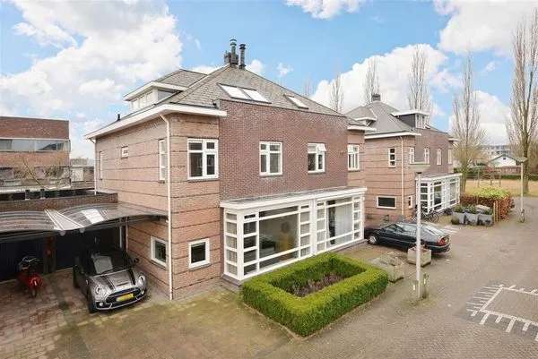 Huis Te Huur in Ouderkerk aan de Amstel, Noord-Holland