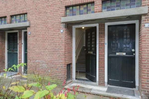 Gerenoveerde 3-kamer Bovenwoning met Dakterras in Bottendaal