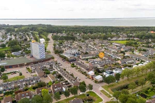 Royale eengezinswoning met veranda en tuin in Paauwenburg