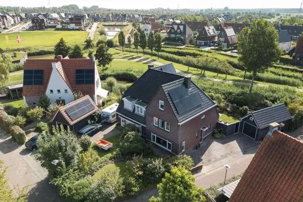 Riante Twee onder een Kapwoning in Middelburg met 4 Slaapkamers en Tuin