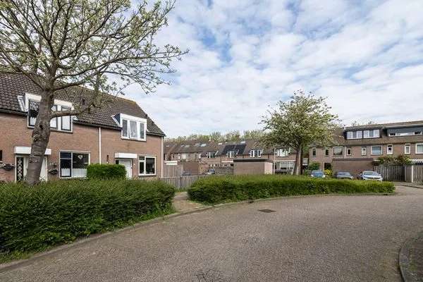 Nette hoekwoning met zonnige tuin vlakbij het Haringvliet 4 slaapkamers