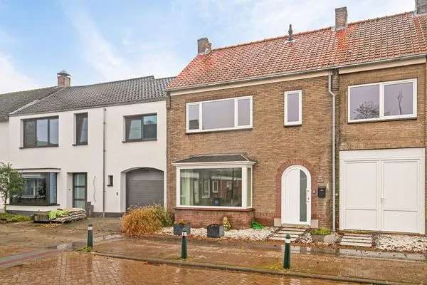 Tussenwoning Te Koop in Clinge, Zeeland