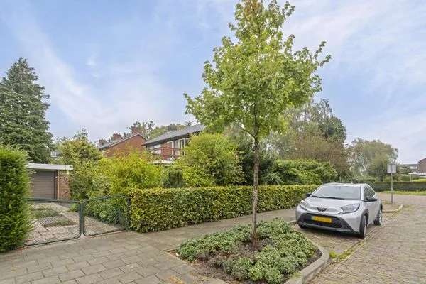 Vrijstaande woning met garage en sfeervolle serre in Polbeek