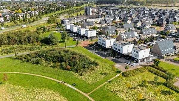 Instapklare Vrijstaande Woning met Tuin, Oprit en Prachtige Woonkeuken in Lelystad