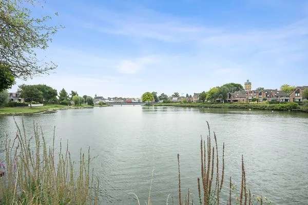 Ruime geschakelde villa met prachtig uitzicht op de Oude Maas Dordrecht