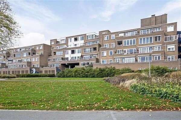 Appartement met Uitzicht op Weerwater in Almere