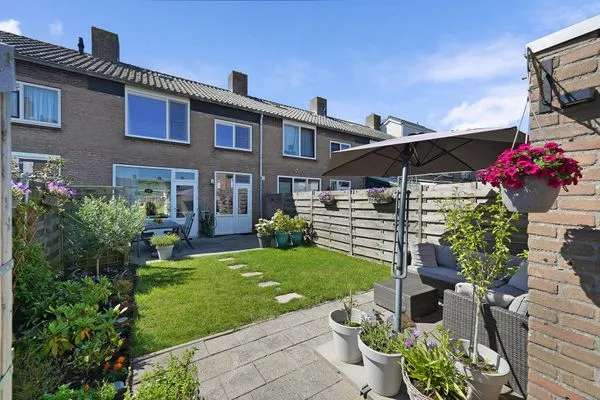 Instapklare Tussenwoning met Tuin in [Locatie]