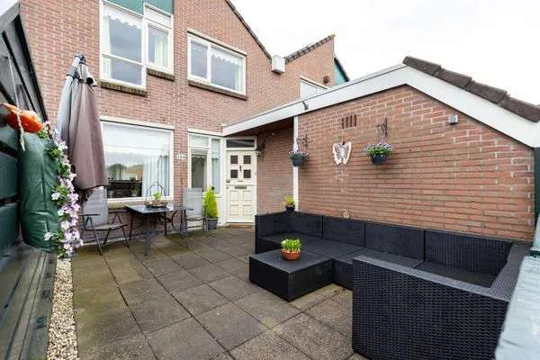 Ruime Maisonnette Woning met Voortuin Te Koop Boven Winkels