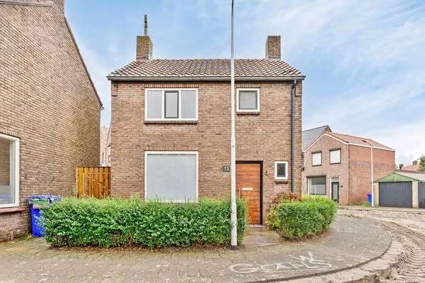 Vrijstaande woning met garage, nabij centrum