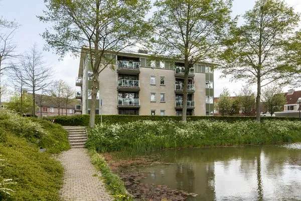 Gerenoveerd Appartement 88 m² in Breukelen - Rustige Wijk Nabij Centrum