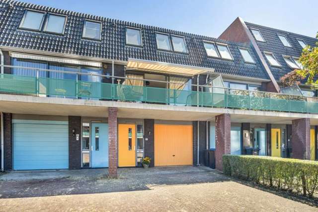 Instapklare 3 Laags Woning met Garage en Balkon in Lambrasse