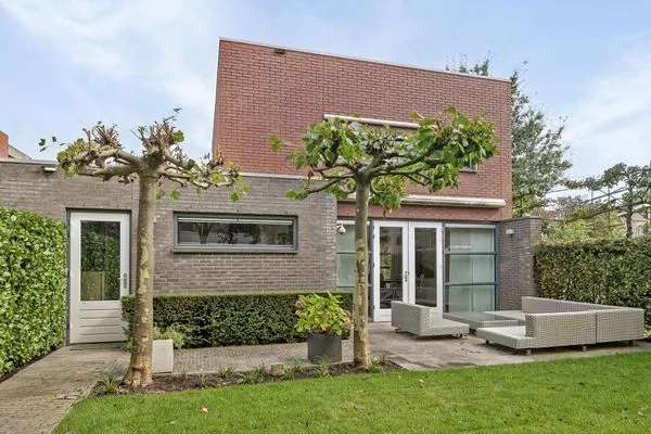 Vrijstaande woning te koop in kindvriendelijke wijk Puttense Dreef Eindhoven