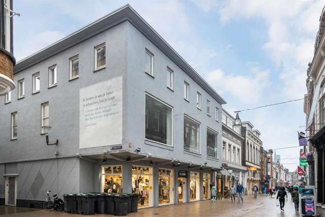 Hoekwinkel Heuvelstraat Tilburg - Ruime winkel met verdieping