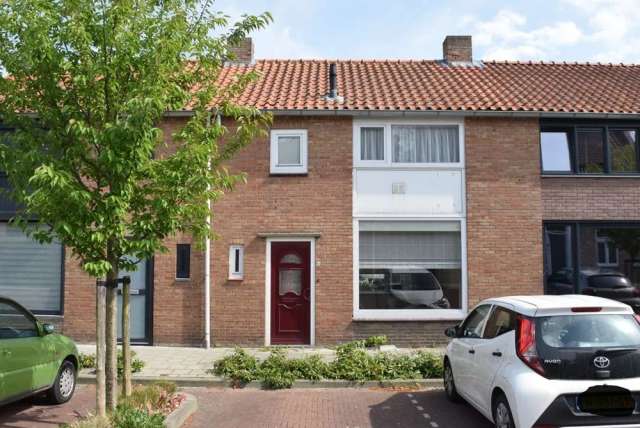 Gezellige Tussenwoning in Sluis met Tuin en Parkeerplaats