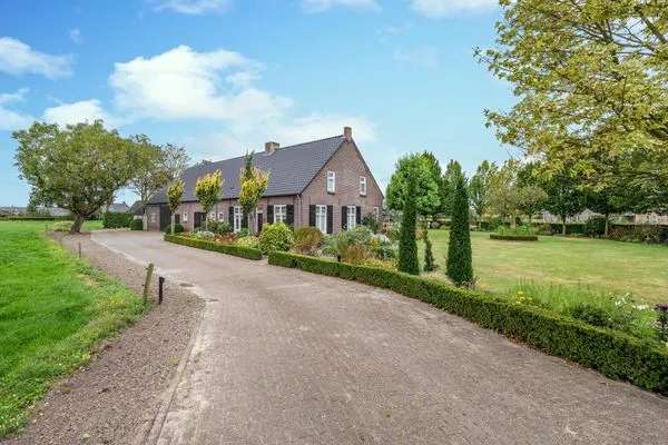 Woonboerderij in Brandevoort met veel leef- en werkruimte, energielabel A en 30 zonnepanelen