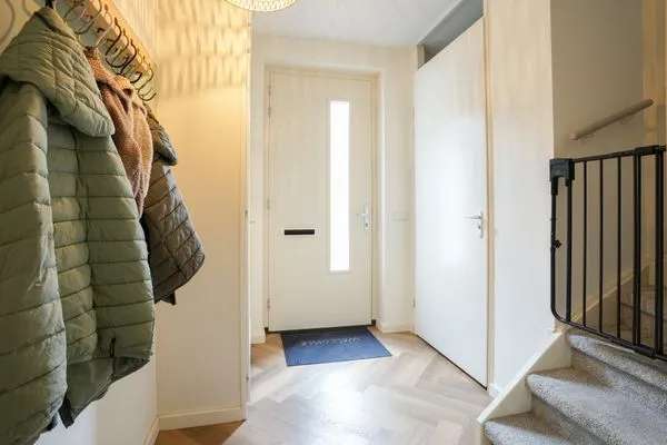 Instapklare woning in nieuwbouwplan Emma met 7 zonnepanelen en garage