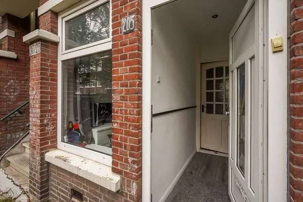 Ruime parterrewoning met 3 slaapkamers en tuin in Moerwijk