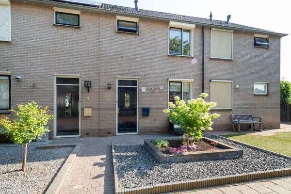 Instapklare Tussenwoning Veeneslagen 4 Slaapkamers Moderne Badkamer