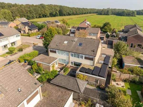 Ruime helft van een twee-onder-een-kapwoning in Zuidwolde met 130m2 woonoppervlakte