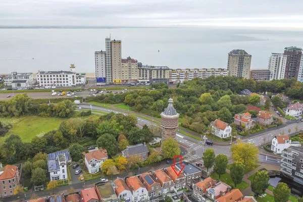 Ruime bovenwoning met dakterras in het centrum