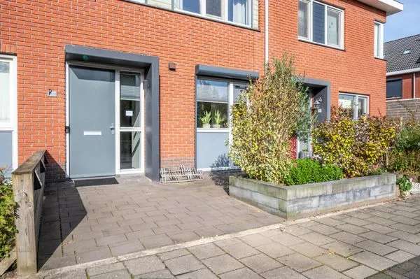 Rustige en Royale Middenwoning in Millingen aan de Rijn met 3 Slaapkamers en Zonnepanelen