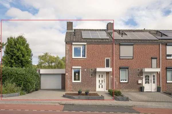 Half Vrijstaand Woonhuis Eygelshoven  3 Slaapkamers Garage Zonnepanelen