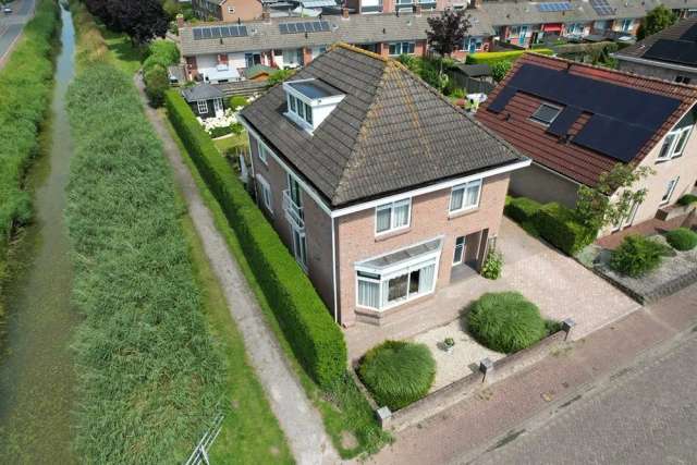 Vrijstaande Woning Met Ruime Garage En Tuin In Steenbergen