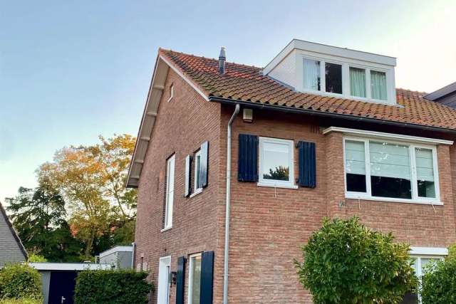 Luxe 2-onder-1-kapwoning te huur in kindvriendelijke Dichtersbuurt